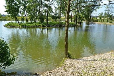 2 foto revru Jezero a sportovn rybolov Vlko