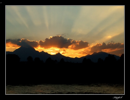 ...a slnko u� zapad� za Tatry...