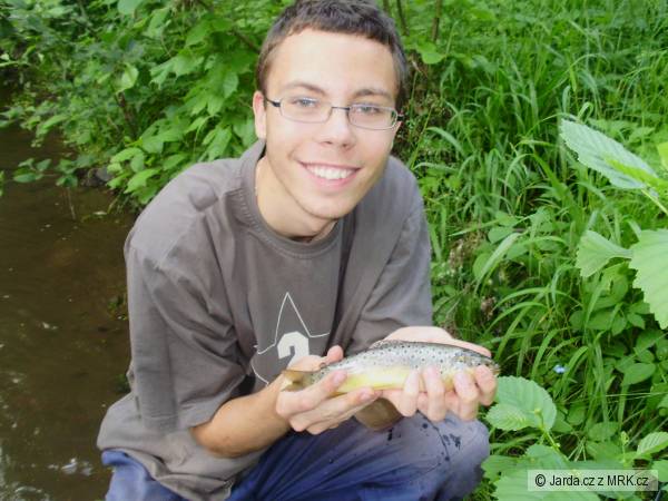 muj prvni pstruh poto�n� - cca 17 cm