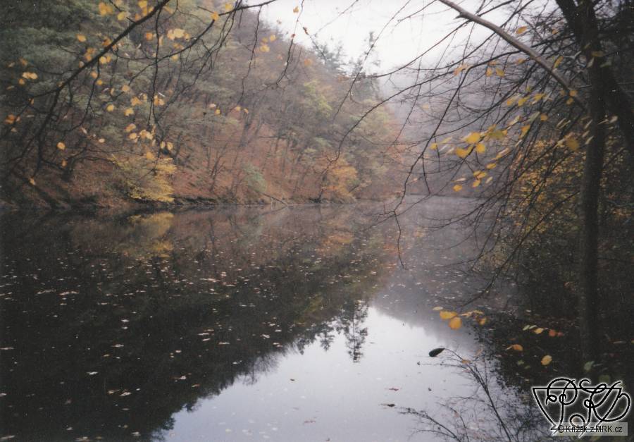 36; Podzimní ráno v slapské zátoce, 4.11.01.jpg