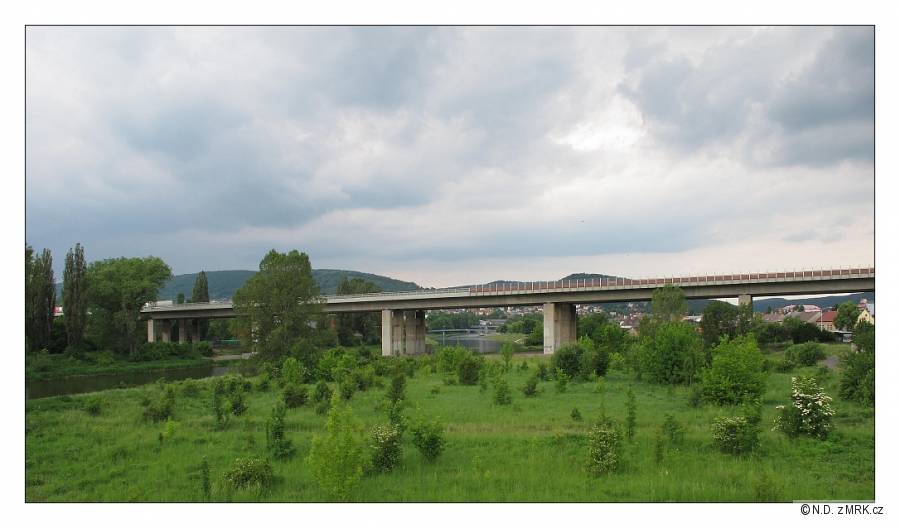 Berounka u dálničního mostu