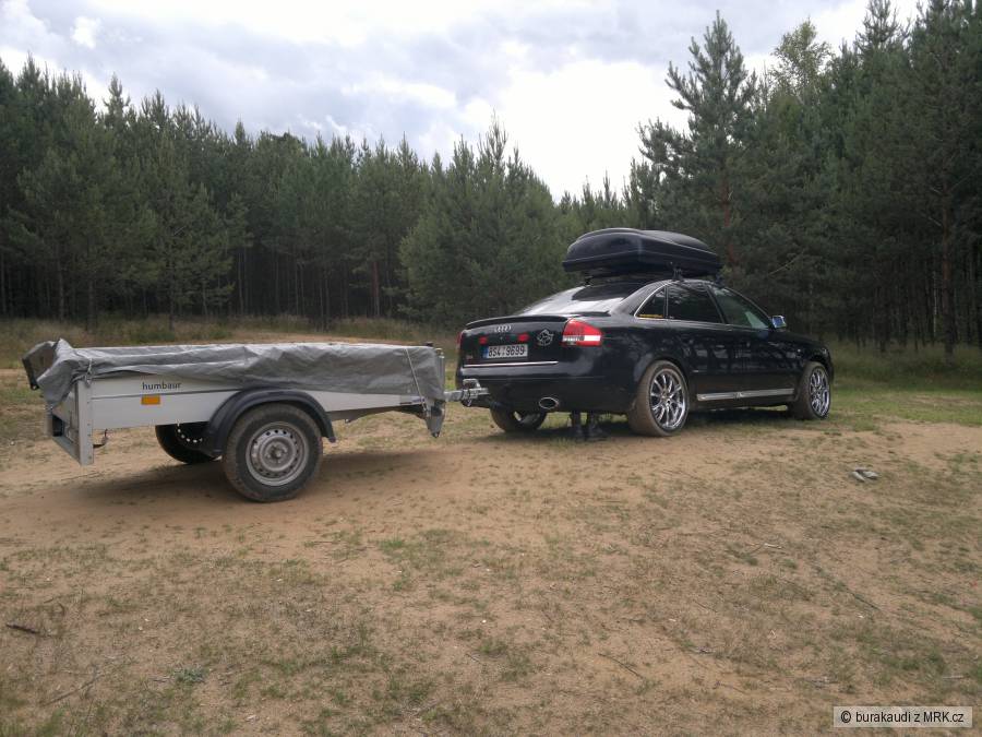 auto na vypravě