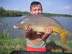 Kliknutím fotografii zvětšíte Kapr 72cm,,7kg