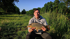 Kliknutím fotografii zvětšíte Krásný bojovný kapřík z řeky 🎣