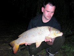 Kliknutím fotografii zvětšíte Adacs, 2005, Jaro, K. Nash: Monster Pursuit