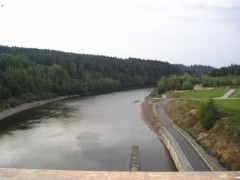Kliknutím fotografii zvětšíte Hněvkovická přehrada Vltava 3 km od Týna nad Vltavou