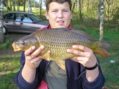 Kliknutím fotografii zvětšíte kapřík 48cm