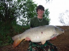 Kliknutím fotografii zvětšíte osobáček jak vyšitej 104cm 21.5kg