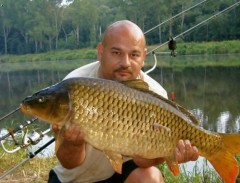 Kliknutím fotografii zvětšíte kapr 75cm10kg