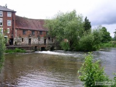 Kliknutím fotografii zvětšíte Old Mill na Avonu - Salisbury