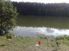 Kliknutím fotografii zvětšíte klidné a tiché posezení u vody