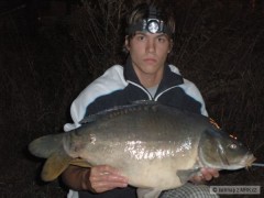 Kliknutím fotografii zvětšíte 8 kg kapřík chycený na svazovce