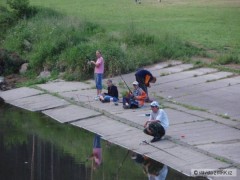 Kliknutím fotografii zvětšíte na SVP s kamoseme u reky kamenice