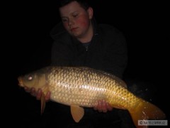 Kliknutím fotografii zvětšíte prvni kapr roku 2009
