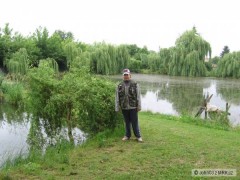 Kliknutím fotografii zvětšíte Já u smečenskejch sádek při příležotosti dětskejch rybářskejch závodů ve Studněvsi