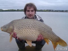 Kliknutím fotografii zvětšíte Kapr 89cm 14,5kg