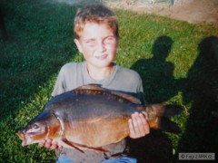 Kliknutím fotografii zvětšíte kapr-64cm. trochu starší foto