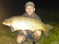 Kliknutím fotografii zvětšíte Kapr 80cm10,15kg