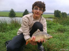 Kliknutím fotografii zvětšíte Carp nechtěl se naježit tak sem mu pomohl