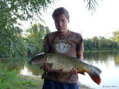 Kliknutím fotografii zvětšíte Brácha s kaprem 71cm