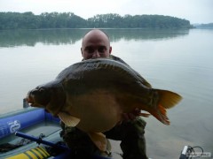 Kliknutím fotografii zvětšíte Kapr 66cm, 9,3Kg !!!