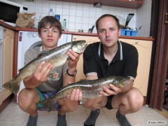 ja se pstruhem 49cm a strejda s 51�kou