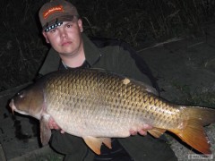 Kliknutím fotografii zvětšíte kapr 96cm 16kg