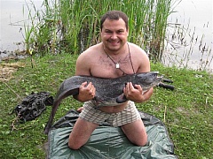Kliknutím fotografii zvětšíte můj první sumík 120cm