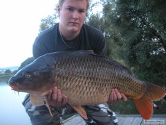 Kliknutím fotografii zvětšíte kapr 84cm 14,5 kg