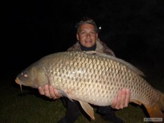 Kliknutím fotografii zvětšíte kapr 103 cm 16,5 kg