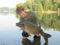 Kliknutím fotografii zvětšíte kapr 82cm