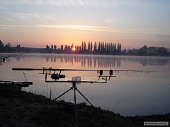 Kliknutím fotografii zvětšíte Ráno u vody