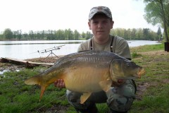 Kliknutím fotografii zvětšíte kapr 64cm a 7,30kg