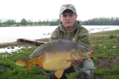 Kliknutím fotografii zvětšíte kapr 68cm a 7,50kg