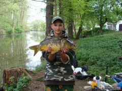 Kliknutím fotografii zvětšíte Kapr 48cm na závodech