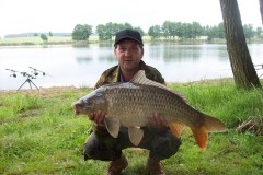 Kliknutím fotografii zvětšíte kapr 80cm a 10,30kg