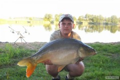 Kliknutím fotografii zvětšíte kapr 75cm a 8,30kg