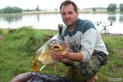 Kliknutím fotografii zvětšíte kapr 76cm a 10,50kg