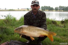 Kliknutím fotografii zvětšíte kapr 76cm a 7kg