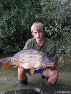 Kliknutím fotografii zvětšíte kapr 71cm 9,1kg oblíbená svazová