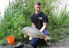 Kliknutím fotografii zvětšíte Ranní kapr o mírách 83cm a 10kg