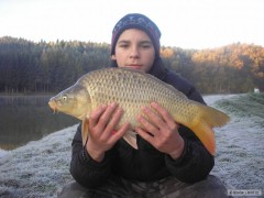 Kliknutím fotografii zvětšíte kámošův kapřík 50 cm