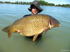 Kliknutím fotografii zvětšíte 83cm a 11kg asi můj nejhezčí kapr 2010