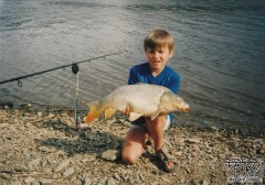 Kliknutím fotografii zvětšíte 08; Kapr IV, 22.8.02, ÚN Orlík.jpg