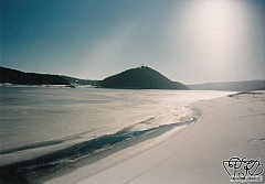Kliknutím fotografii zvětšíte 09; I Orlík občas zamrzá, 27.2.99.jpg
