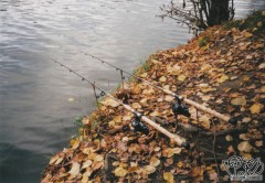Kliknutím fotografii zvětšíte 30; Podzimní kaprařina, 4.11.00, Mastník 1.jpg