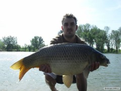 Kliknutím fotografii zvětšíte kapřík 92 cm,14,3 kg