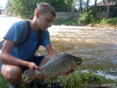 Kliknutím fotografii zvětšíte karas 45 cm