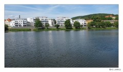 Kliknutím fotografii zvětšíte Berounka nad jezem s novostavbami