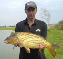 Kliknutím fotografii zvětšíte kapřík 70cm